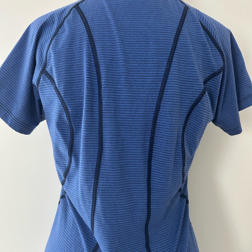 The North Face Blue Fitted Short Sleeve Tee - Picture 4 of 5